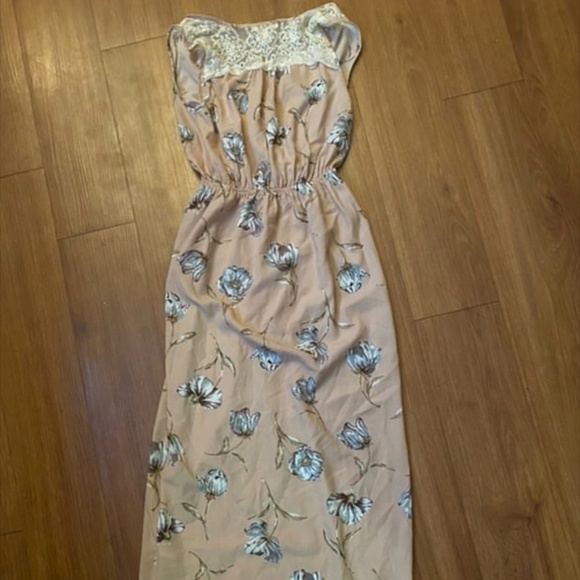 M Cream/pink Maxi Dress with flowers and White Lace - Picture 5 of 5